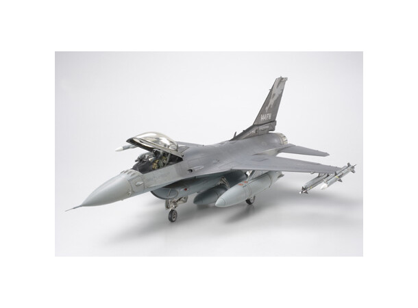 Lockheed F16C Block 25/32 Fighting Falco Tamiya 1:48 byggesæt 