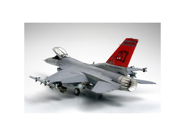 Lockheed F16C Block 25/32 Fighting Falco Tamiya 1:48 byggesæt 