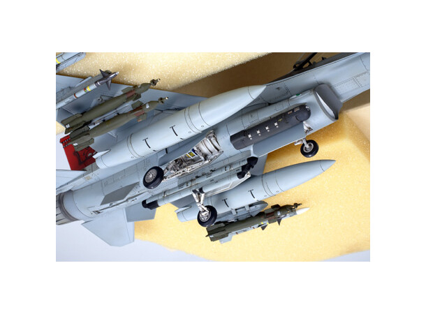 Lockheed F16C Block 25/32 Fighting Falco Tamiya 1:48 byggesæt 